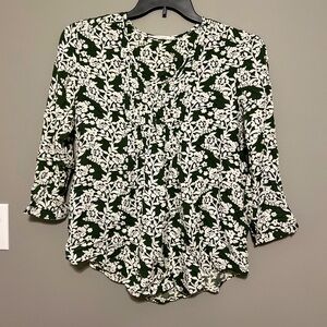Fun2Fun Green and White Floral Top